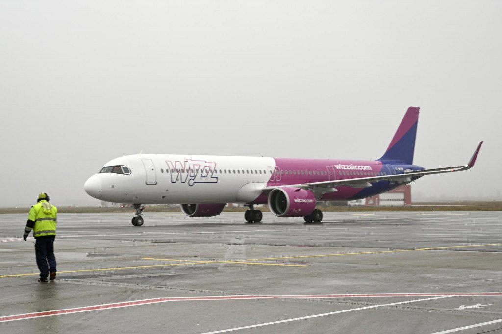 V roku 2025 prev&aacute;dzkoval Wizz Air viac ako 2000 letov do a zo Slovenska, pričom prepravil takmer pol mili&oacute;na cestuj&uacute;cich a dosiahol mieru dokončenia letov na &uacute;rovni 99,78 percenta. FOTO: TASR/Pavel Neubauer