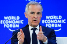 Kanadsk&yacute; premi&eacute;r Mark Carney počas prejavu na Svetovom ekonomickom f&oacute;re vo &scaron;vajčiarskom Davose 20. janu&aacute;ra 2026. FOTO: TASR/AP
