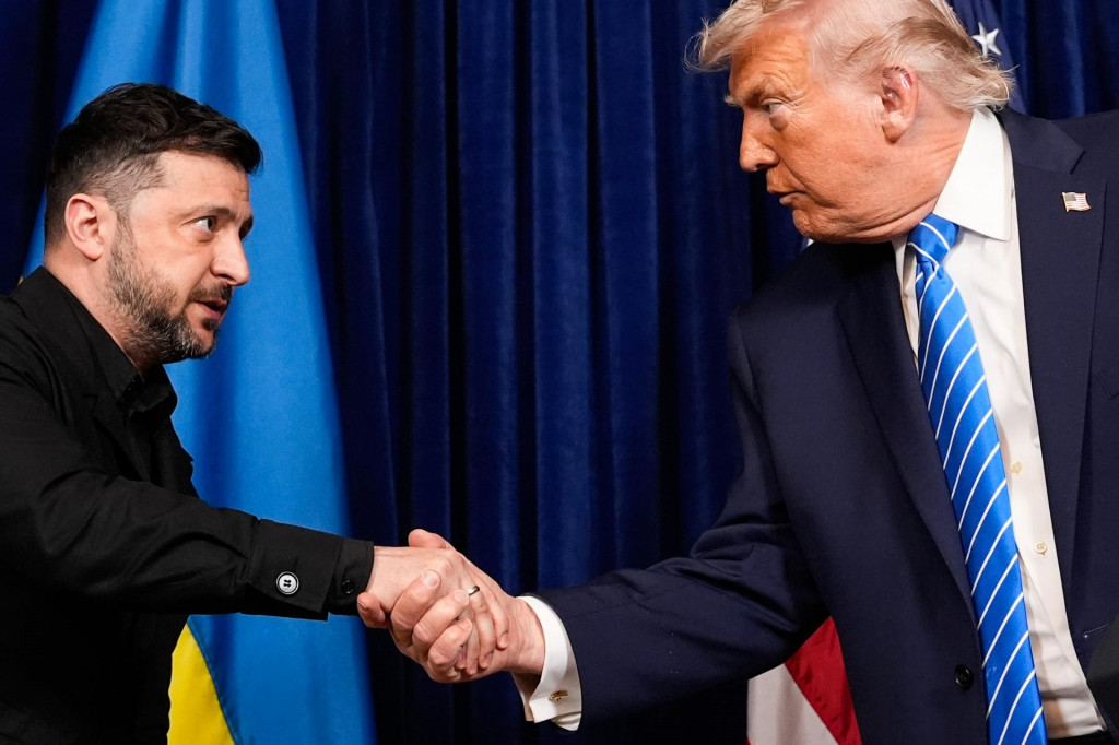 Americk&yacute; prezident Donald Trump (vpravo) a ukrajinsk&yacute; prezident Volodymyr Zelenskyj. FOTO: TASR/AP