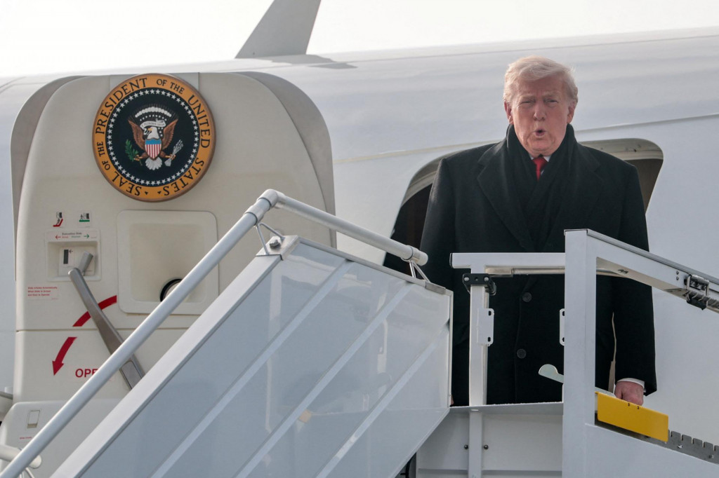 Americk&yacute; prezident Donald Trump na medzin&aacute;rodnom letisku v Z&uuml;richu. FOTO: Reuters