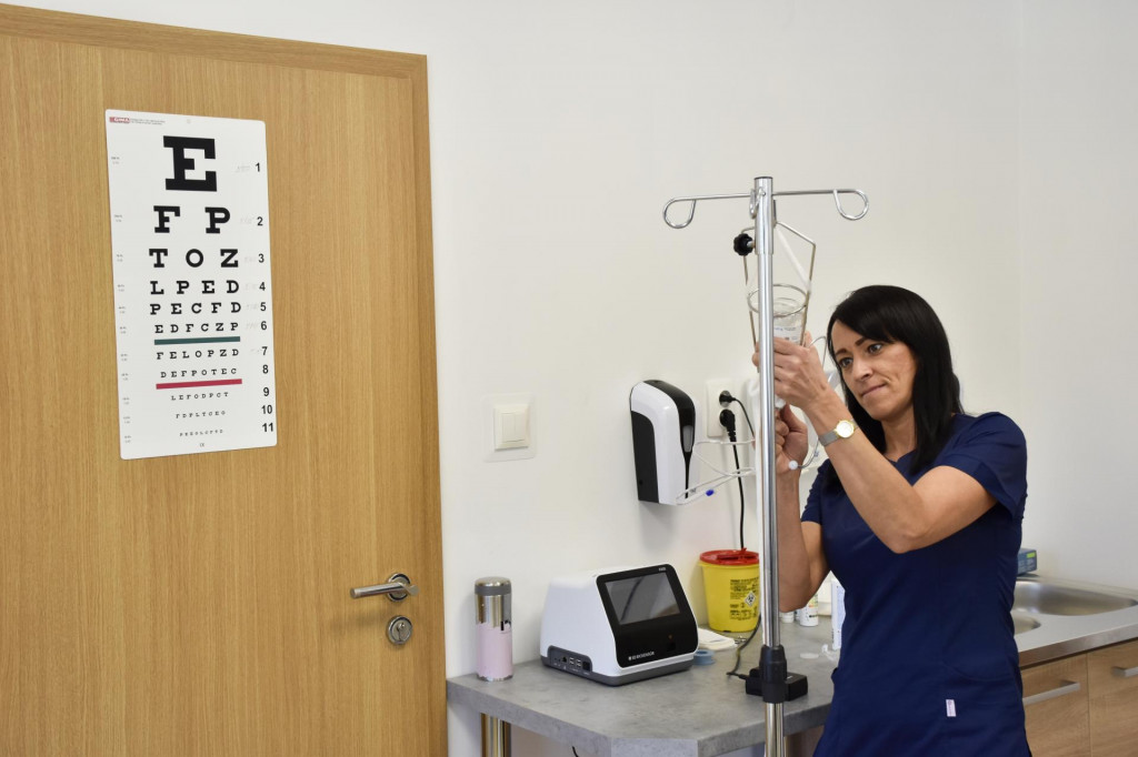 V Rev&uacute;cej otvorili ambulanciu v&scaron;eobecn&eacute;ho lek&aacute;ra po tom, ako sa tam z Česka vr&aacute;tila lek&aacute;rka Krist&iacute;na Zacharov&aacute;. FOTO: TASR/L. Mužla