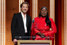 Vyhl&aacute;senie nomin&aacute;ci&iacute; na 98. ročn&iacute;k udeľovania cien Akad&eacute;mie moderovali herci Danielle Brooks a Lewis Pullman. FOTO: REUTERS