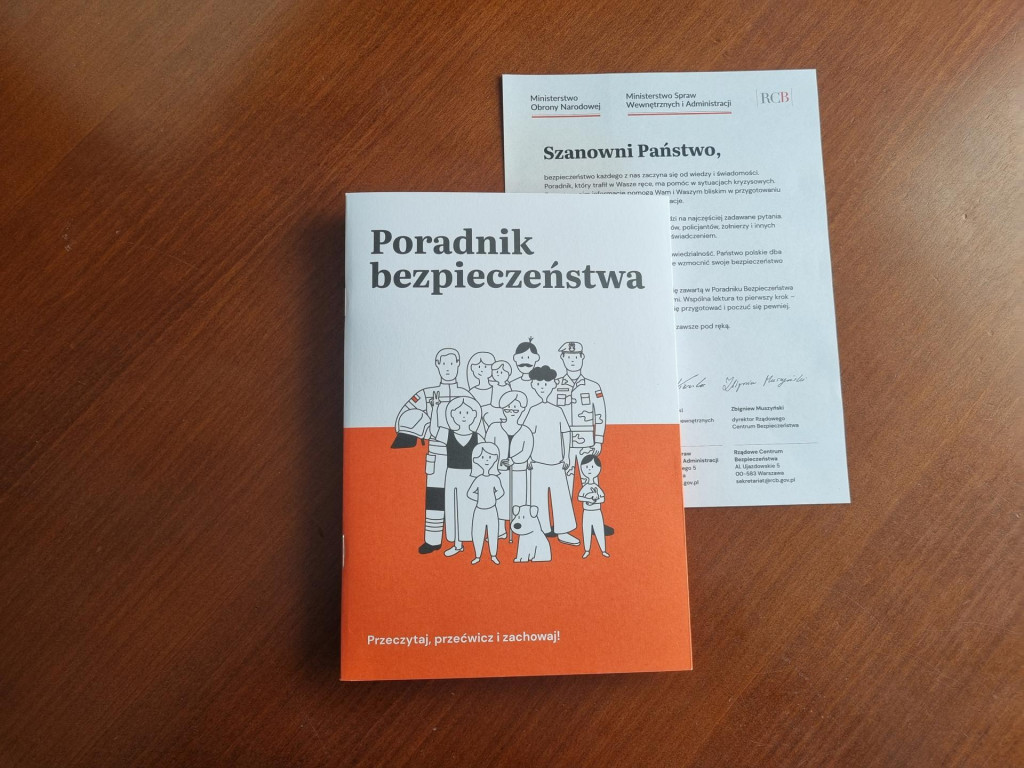 Poľsk&aacute; vl&aacute;dna pr&iacute;ručka pre kr&iacute;zov&eacute; situ&aacute;cie. FOTO: TASR/Slavom&iacute;r Gregor&iacute;k