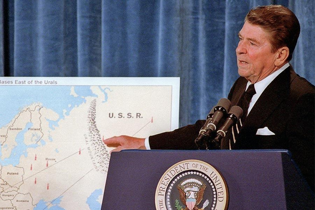 Veľk&yacute; komunik&aacute;tor. Aj tak&eacute;to označenie si počas p&ocirc;sobenia v Bielom dome vysl&uacute;žil Ronald Reagan, ktor&yacute; dok&aacute;zal Američanov presvedčiť, že kroky, ktor&eacute; presadzuje, maj&uacute; zmysel.