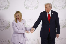Americk&yacute; prezident Donald Trump a talianska premi&eacute;rka Giorgia Meloniov&aacute;. FOTO: Reuters