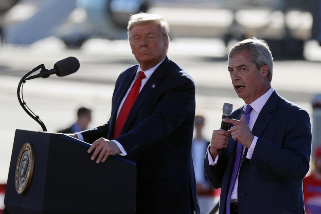 Nigel Farage vedľa americk&eacute;ho prezidenta Donalda Trumpa v roku 2020. FOTO: Reuters