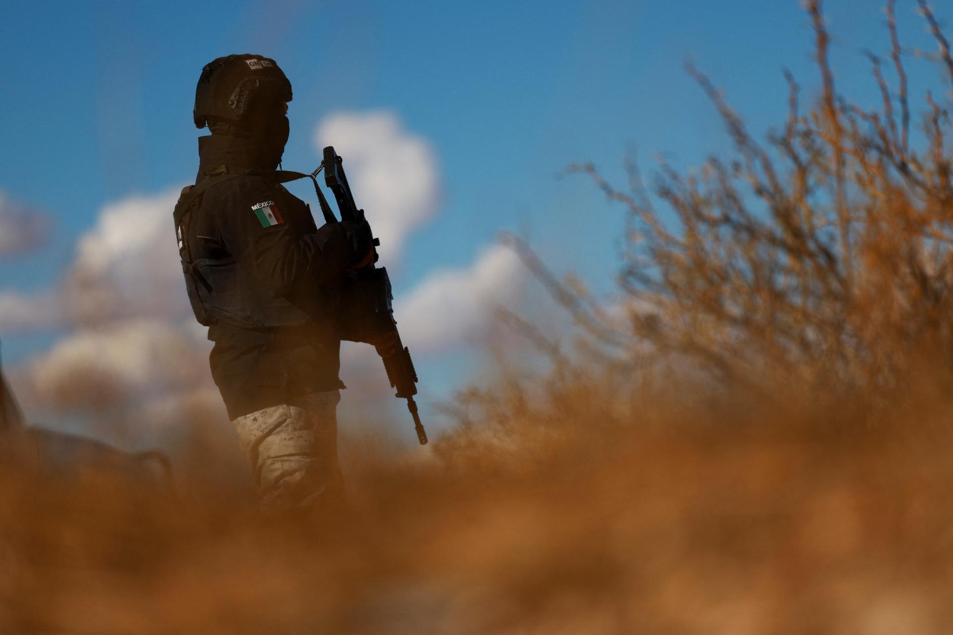 Ozbrojenci pozab&iacute;jali na mexickom futbalovom &scaron;tadi&oacute;ne 11 ľud&iacute;, ďal&scaron;&iacute;ch 12 vr&aacute;tane dieťaťa je zranen&yacute;ch