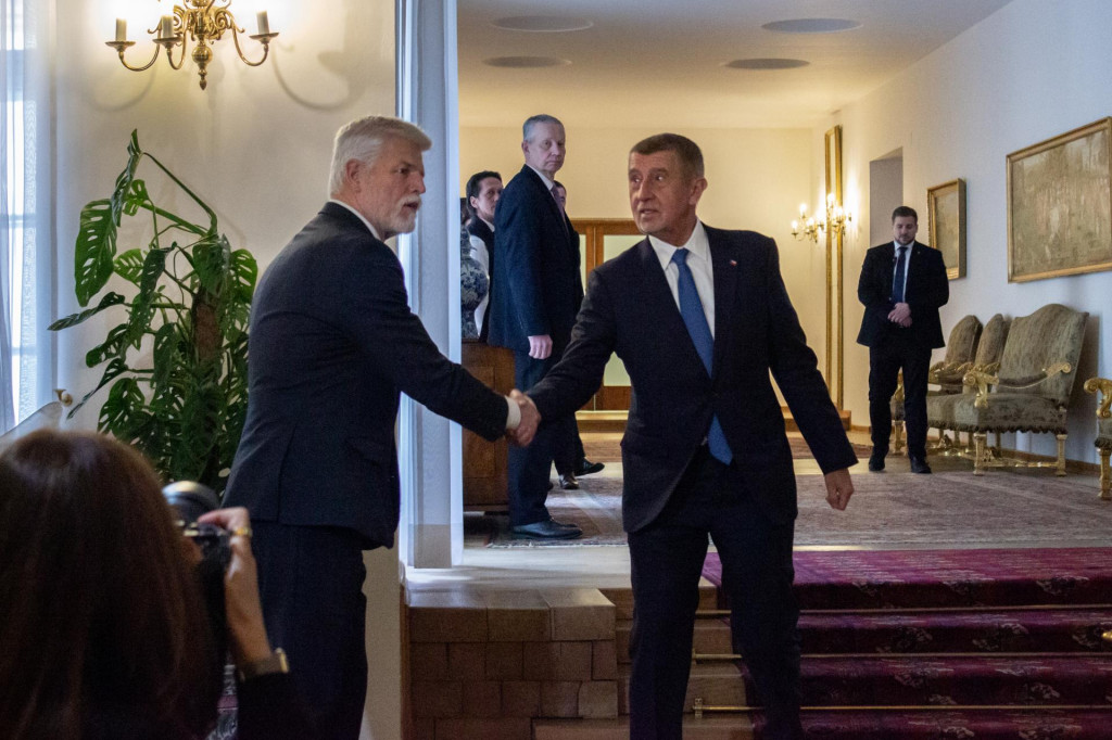 Pri menovan&iacute; českej vl&aacute;dy sa objavili nedostatky vo v&yacute;klade &uacute;stavy. FOTO: TASR/B. Vizv&aacute;ryov&aacute;