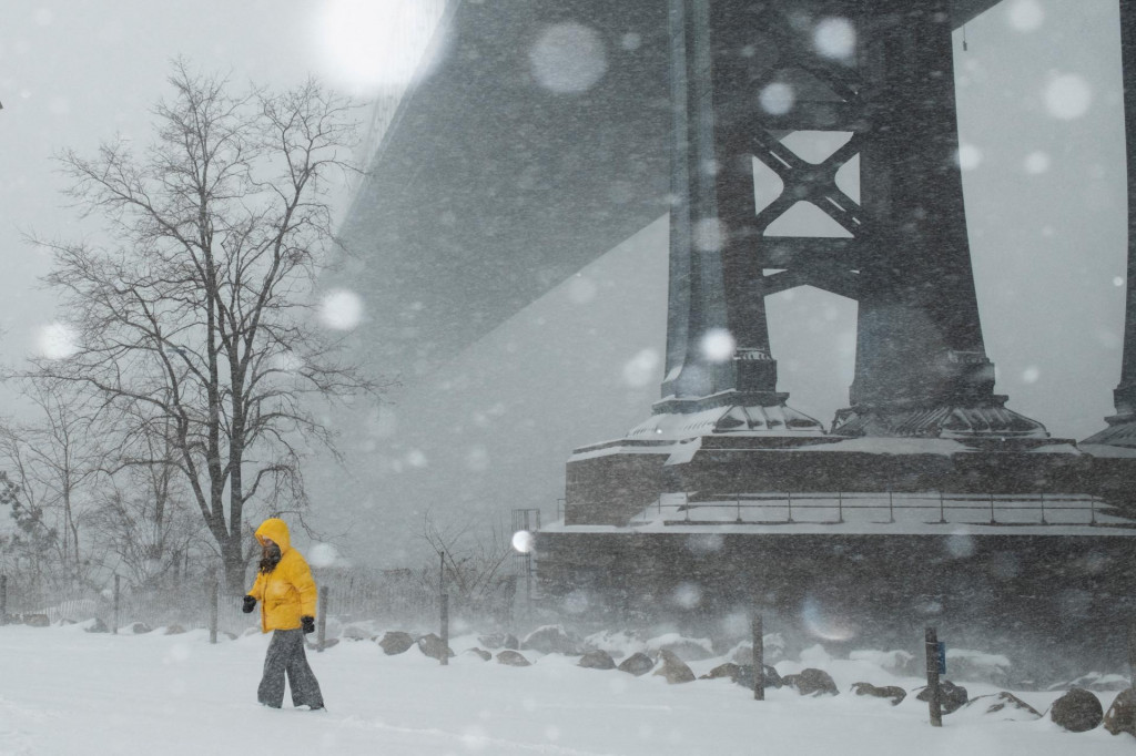 V New Yorku by mohlo napadn&uacute;ť 40 až 60 centimetrov snehu. FOTO: Reuters