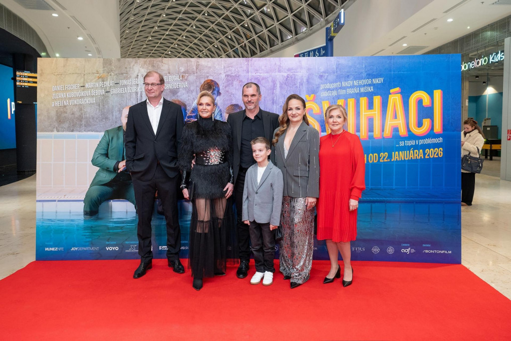 Premi&eacute;ra filmu &Scaron;vih&aacute;ci. Na sn&iacute;mke s&uacute; Martin Pechl&aacute;t, Helena Vondr&aacute;čkov&aacute;, Braňo Mi&scaron;&iacute;k, Emanuel Bugala, Zuzana Kubovč&iacute;kov&aacute; &Scaron;ebov&aacute; a Oľga N&uacute;&ntilde;ezov&aacute;
FOTO: Facebook/&Scaron;vih&aacute;ci/Robo Hubac