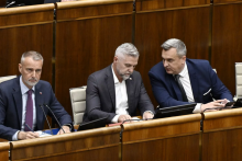 Richard Ra&scaron;i, Tibor Ga&scaron;par a Andrej Danko. FOTO: TASR/P. Neubauer