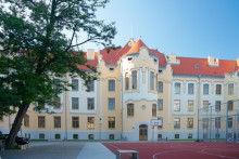 Rebr&iacute;čku gymn&aacute;zi&iacute; dominuje to na Gr&ouml;sslingovej ulici v Bratislave. FOTO: Dreamstime