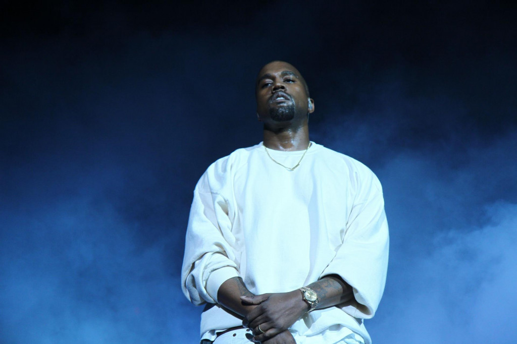 Kanye op&auml;ť v centre pozornosti.