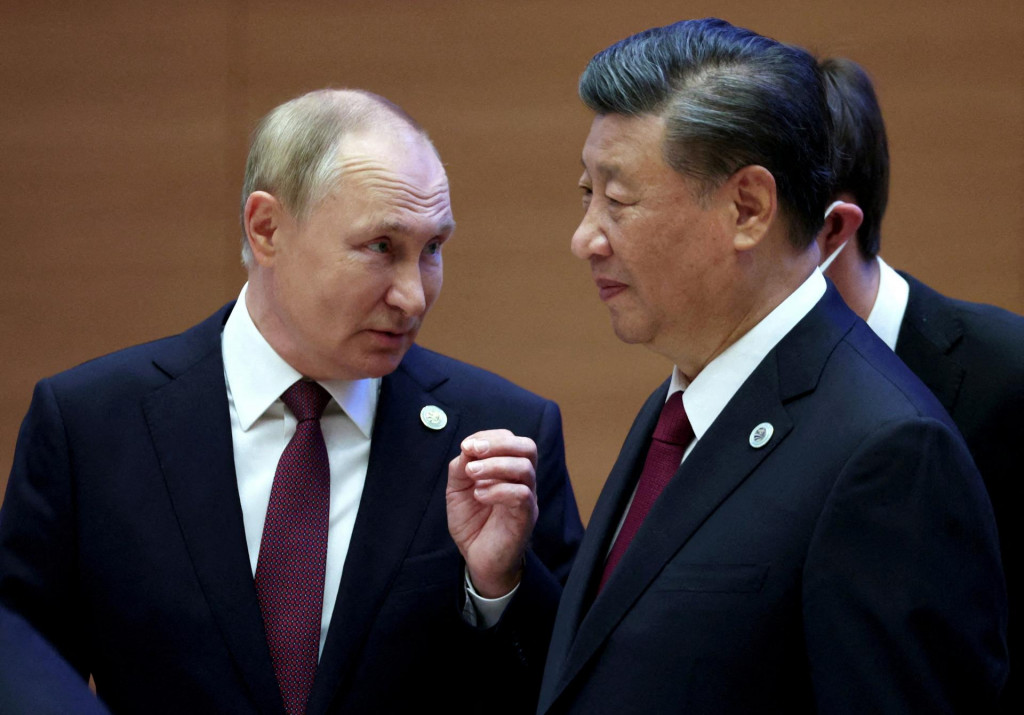 Rusk&yacute; prezident Vladimir Putin sa rozpr&aacute;va s č&iacute;nskym prezidentom Si Ťin-pchingom. FOTO: Reuters