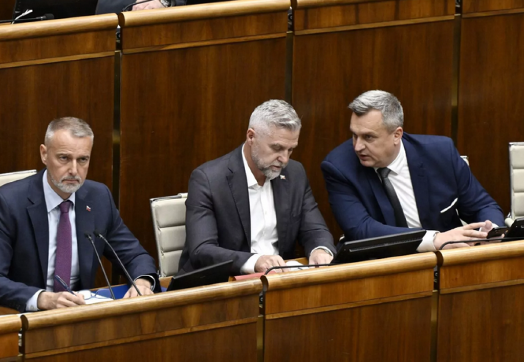 Richard Ra&scaron;i, Tibor Ga&scaron;par a Andrej Danko. FOTO: TASR/P. Neubauer