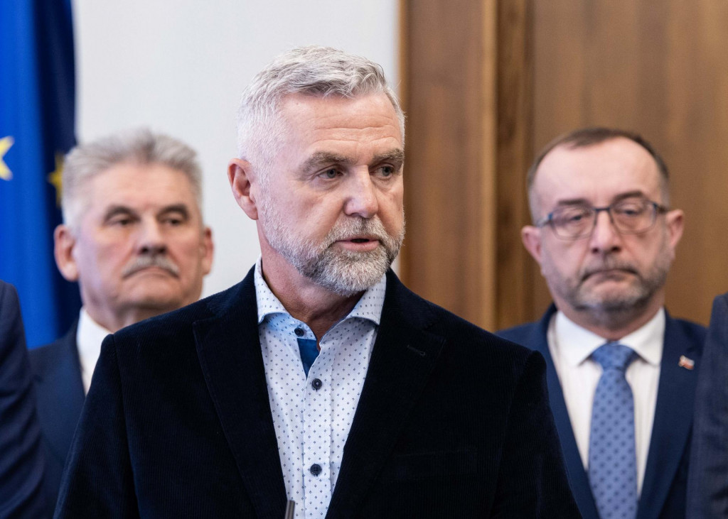 Poslanec N&aacute;rodnej rady J&aacute;n Richter (Smer-SD), podpredseda NR SR Tibor Ga&scaron;par (Smer-SD) a poslanec NR SR R&oacute;bert Puci (Hlas-SD). FOTO: TASR/Jakub Kotian