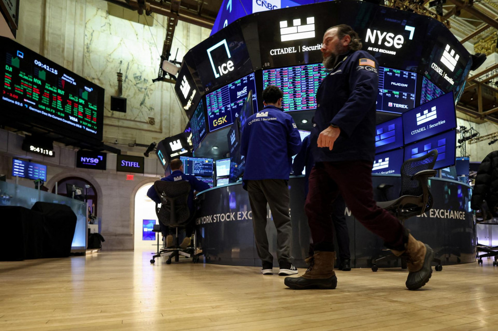 Investorov znepokojuj&uacute; aj Trumpove kroky v oblasti colnej politiky. FOTO: REUTERS