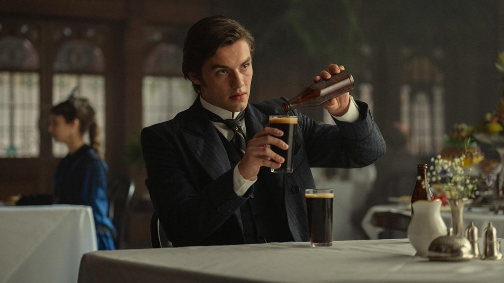 Obľuba tmav&eacute;ho piva rastie pravdepodobne aj vďaka nov&eacute;mu seri&aacute;lu spoločnosti Netflix s n&aacute;zvom House of Guinness.