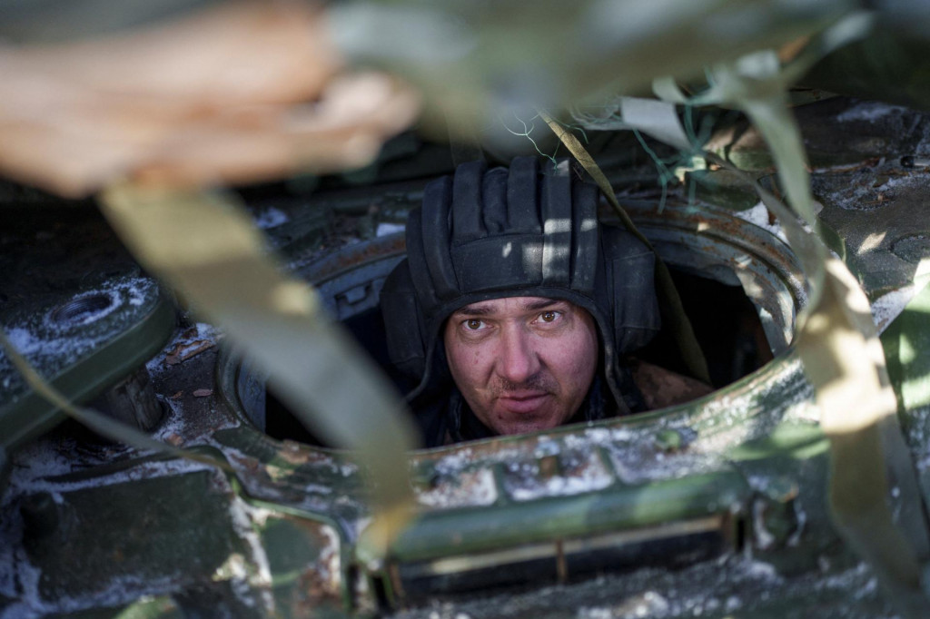 Ukrajinsk&yacute; vojak na poz&iacute;cii bl&iacute;zko frontovej l&iacute;nie v Doneckej oblasti. FOTO: Reuters