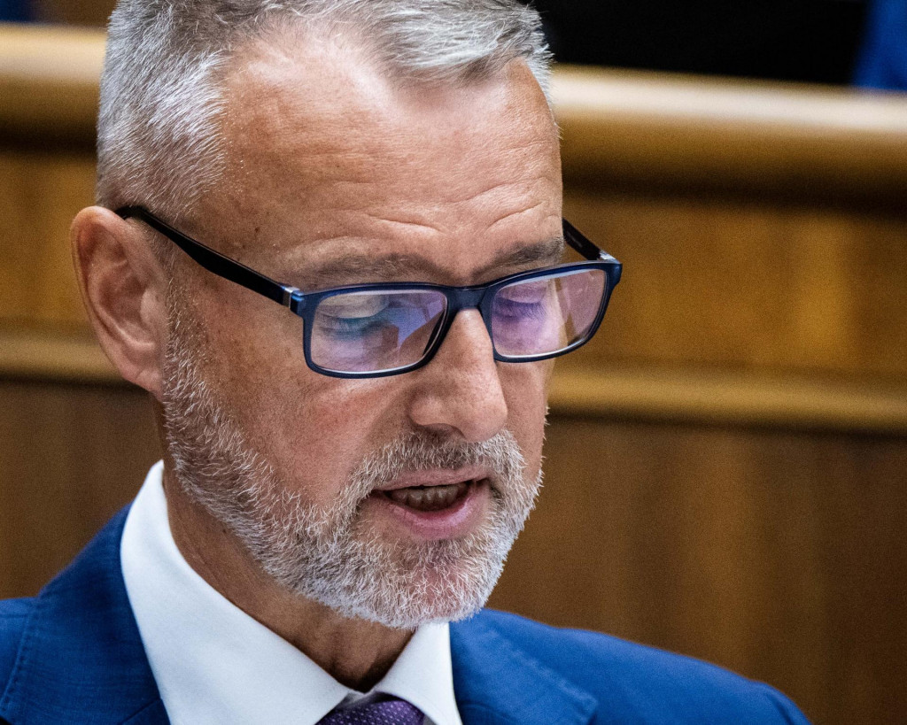 Na sn&iacute;mke predseda N&aacute;rodnej rady Richard Ra&scaron;i. FOTO: TASR