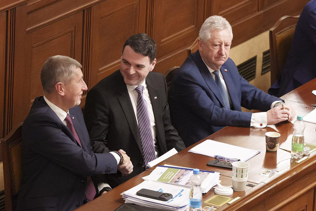 Sch&ocirc;dza českej Poslaneckej snemovne. Na sn&iacute;mke premi&eacute;r Andrej Babi&scaron; (ANO) a Petr Macinka (Motoristi). FOTO: Mafra/Ladislav Křivan