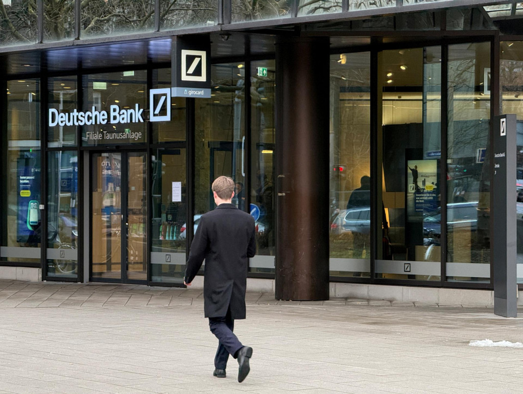 Podozrenia sa t&yacute;kaj&uacute; minul&yacute;ch obchodn&yacute;ch vzťahov banky so zahraničn&yacute;mi spoločnosťami, ktor&eacute; s&uacute; podozriv&eacute; z prania &scaron;pinav&yacute;ch peňaz&iacute;. FOTO: REUTERS