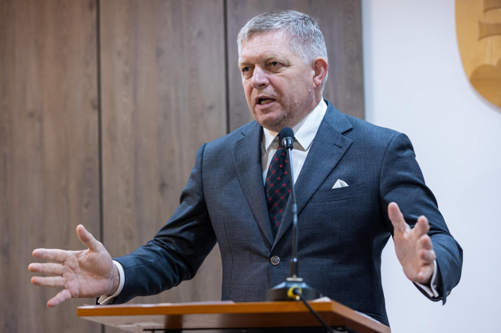Predseda vl&aacute;dy Robert Fico (Smer-SD). FOTO: TASR/Daniel Stehl&iacute;k