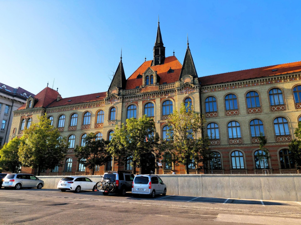 Stredn&aacute; priemyseln&aacute; &scaron;kola strojn&iacute;cka na Fajnorovom n&aacute;brež&iacute; v Bratislave. FOTO: Facebook/J&aacute;n J&aacute;no&scaron;&iacute;k