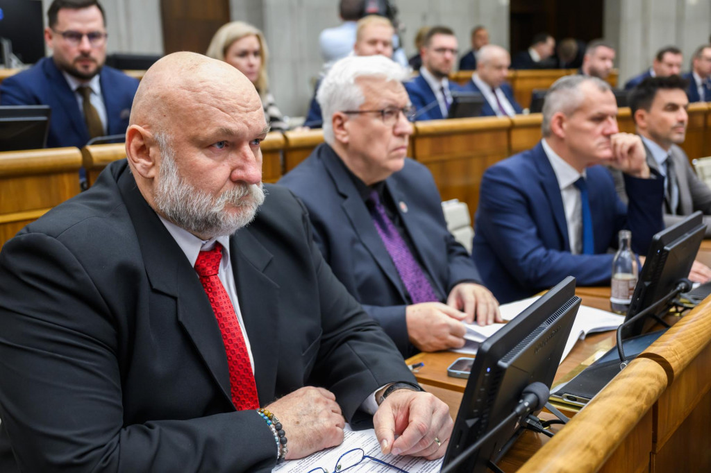 Poslanci zľava Ivan &Scaron;evč&iacute;k, Pavel Ľupt&aacute;k a Roman Malatinec. FOTO: TASR/Jaroslav Nov&aacute;k