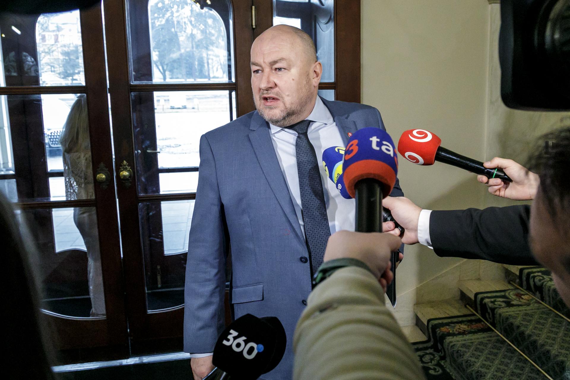 Huliak stopol peniaze z rozpočtu pre slovensk&yacute; futbal. D&ocirc;vodom maj&uacute; byť nedostatky pri kontrole na zv&auml;ze
