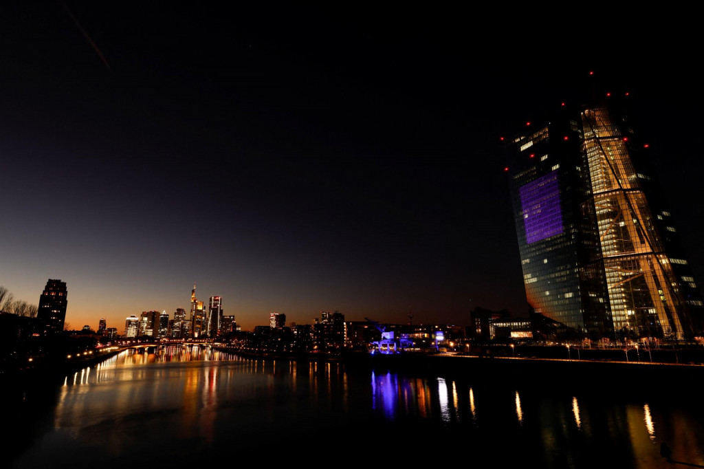 &Uacute;daje ECB tiež uk&aacute;zali, že &scaron;irok&yacute; menov&yacute; agreg&aacute;t M3 v decembri vzr&aacute;stol o 2,8 percenta po +3 percent&aacute; v predch&aacute;dzaj&uacute;com mesiaci. FOTO: REUTERS