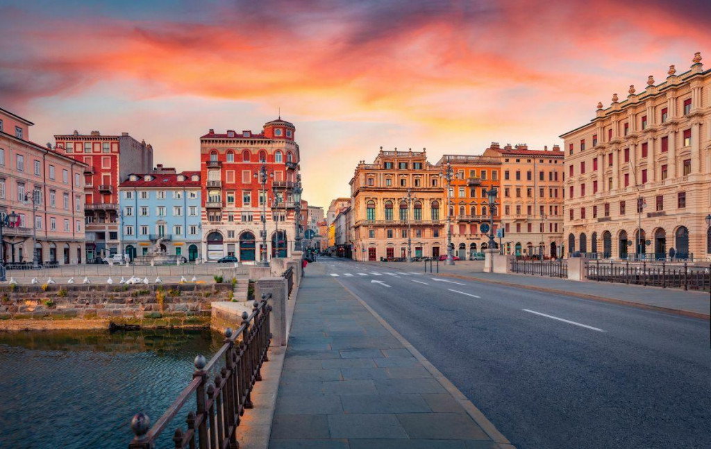 V&yacute;chod Slnka nad Terstom. FOTO: Shutterstock