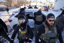 Agenti ICE hľadaj&uacute; migrantov. FOTO: Reuters