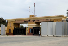 Hraničn&yacute; priechod Rafah medzi Egyptom a P&aacute;smom Gazy. FOTO: Reuters