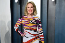 Catherine O&lsquo;Harov&aacute;, hviezda zo seri&aacute;lu Mestečko Schitt&lsquo;s Creek. FOTO: TASR/AP