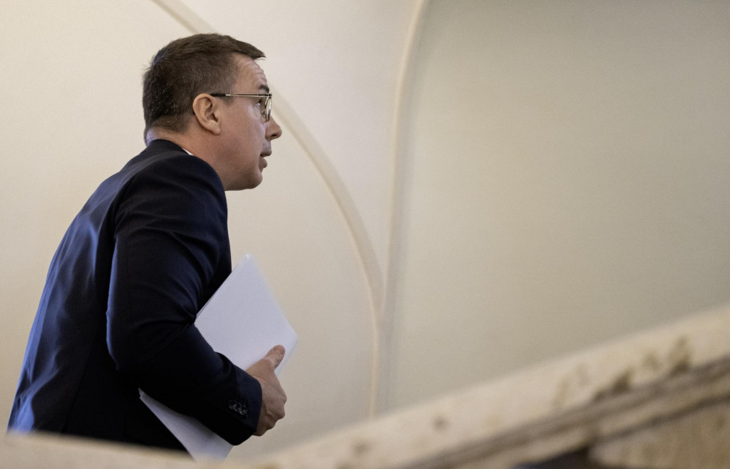 Na sn&iacute;mke minister pr&aacute;ce, soci&aacute;lnych vec&iacute; a rodiny Erik Tom&aacute;&scaron;. FOTO: TASR/Martin Baumann