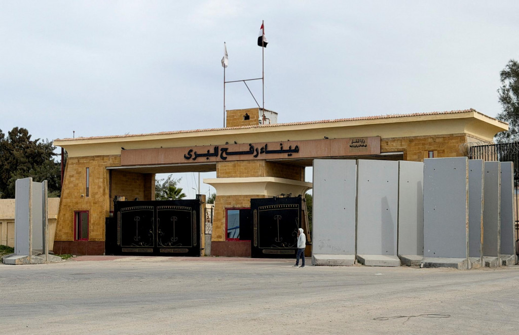 Hraničn&yacute; priechod Rafah medzi Egyptom a P&aacute;smom Gazy. FOTO: Reuters