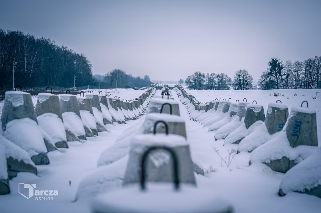 Poľsk&aacute; arm&aacute;da pracuje na opevnen&iacute; svojej v&yacute;chodnej hranice. (26. janu&aacute;ra 2026) FOTO: Gener&aacute;lny &scaron;t&aacute;b poľskej arm&aacute;dy