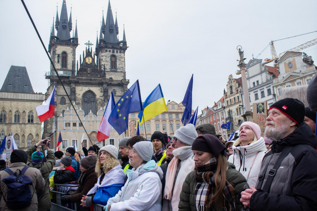 Zhromaždenie na Staromestskom n&aacute;mest&iacute; v Prahe. FOTO: TASR/Barbora Vizv&aacute;ryov&aacute;