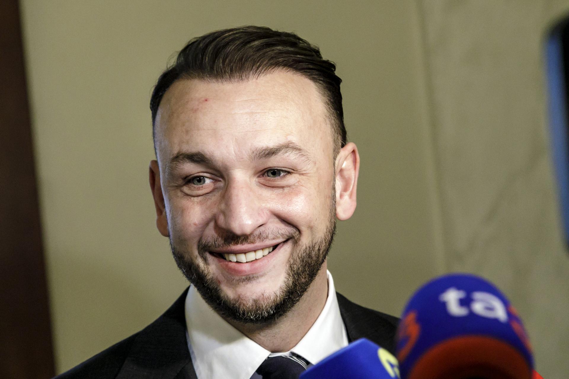 &Scaron;utaj E&scaron;tok žiadal zastavenie exek&uacute;cie, no ne&uacute;spe&scaron;ne. Akoby sa dožadoval privil&eacute;gia, vrav&iacute; advok&aacute;t čurillovcov