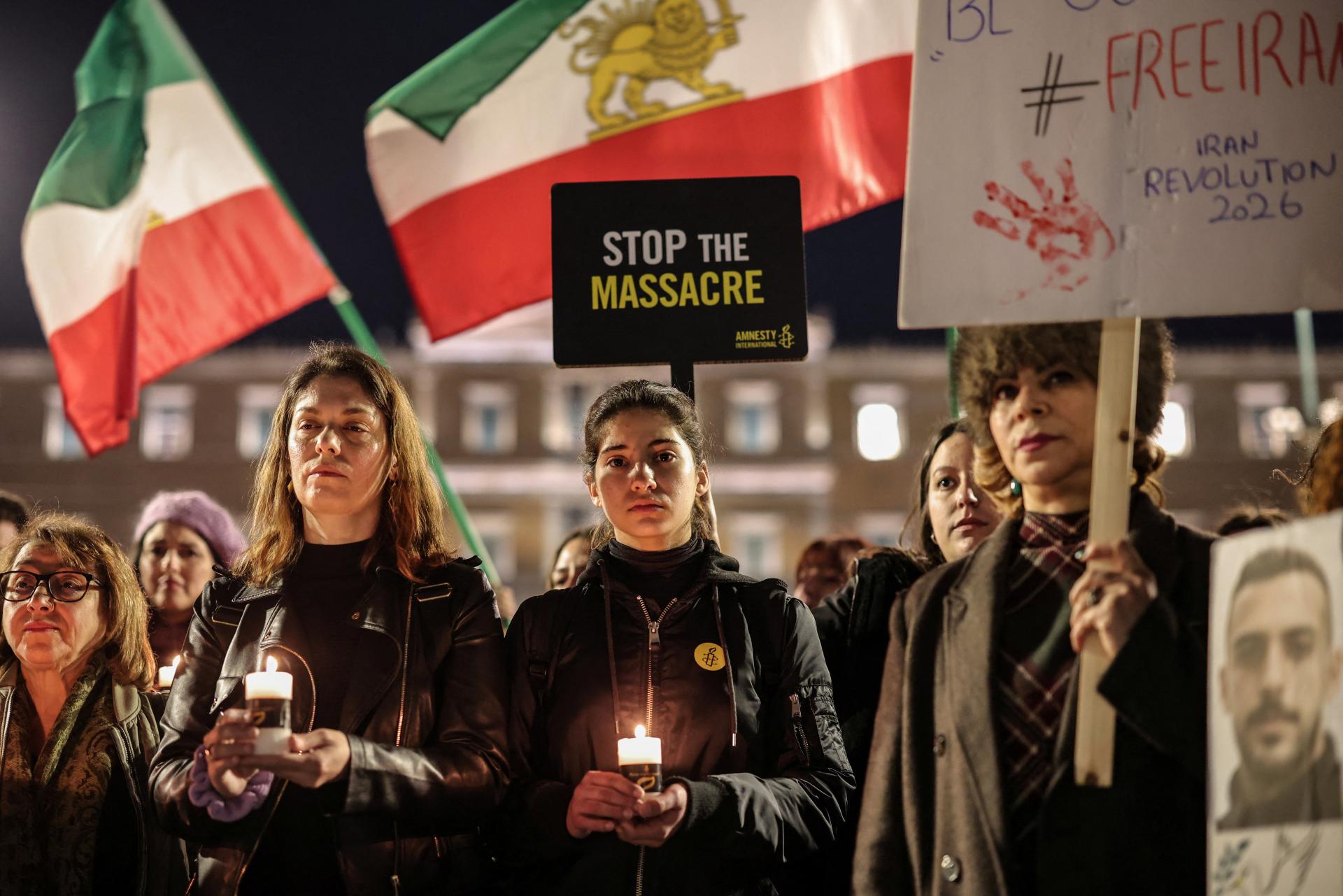 Ir&aacute;nska pol&iacute;cia zadržala &scaron;tyroch cudzincov pre &uacute;časť na protestoch