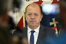 Na sn&iacute;mke prezident &Uacute;nie miest Slovenska a prim&aacute;tor mesta Trenč&iacute;n Richard Rybn&iacute;ček. FOTO: TASR/Radovan Stoklasa