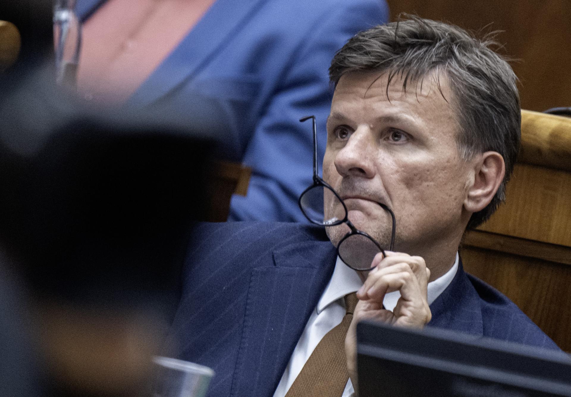 Tak&aacute;č podal podnet na Hlinu, teraz sa n&iacute;m bude zaoberať parlamentn&yacute; v&yacute;bor