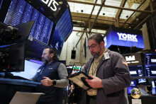 Traders work on the floor during the York Space Systems IPO at the New York Stock Exchange (NYSE) in New York City, U.S., January 29, 2026. REUTERS/Jeenah Moon FOTO: Jeenah Moon