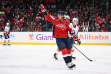 Slovensk&yacute; hokejov&yacute; obranca Washingtonu Capitals Martin Feh&eacute;rv&aacute;ry. FOTO: TASR/AP