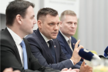 Zľava: Petr Macinka, Tom&aacute;&scaron; Taraba a Filip Turek. FOTO: MAFRA/Petr Topič
