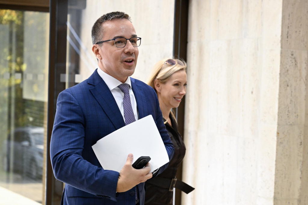 Na sn&iacute;mke minister pr&aacute;ce, soci&aacute;lnych vec&iacute; a rodiny Erik Tom&aacute;&scaron;. FOTO: TASR/P. Neubauer