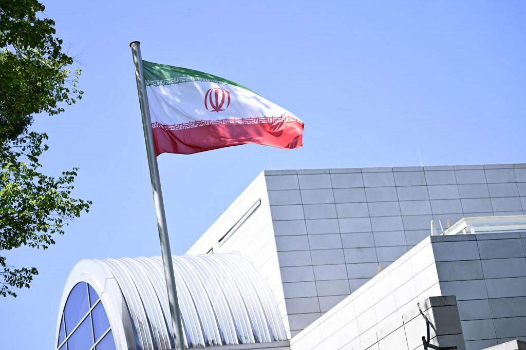 Port&aacute;l varoval, že ak nov&eacute; požiadavky Teher&aacute;nu zmaria piatkov&eacute; rokovania, hroz&iacute;, že Trump sa odklon&iacute; od diplomacie a zameria sa na možnosť &uacute;toku na Ir&aacute;n. FOTO: TASR/DPA