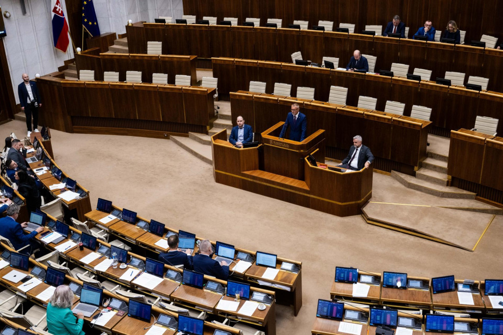 Na sn&iacute;mke poslanci počas 46. sch&ocirc;dze N&aacute;rodnej rady v Bratislave. FOTO: TASR/Jakub Kotian