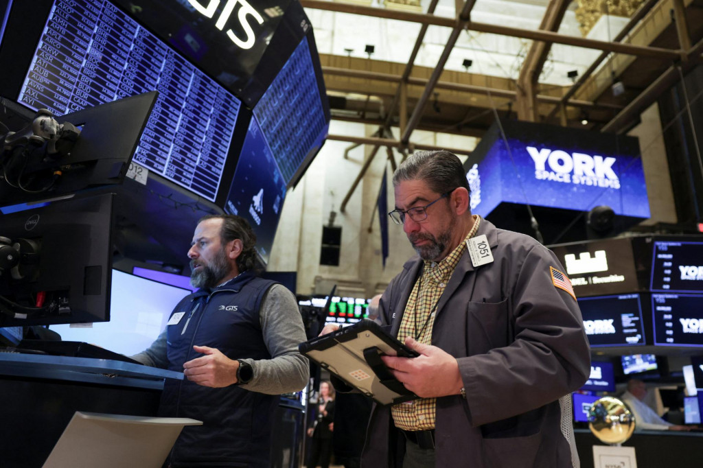 Traders work on the floor during the York Space Systems IPO at the New York Stock Exchange (NYSE) in New York City, U.S., January 29, 2026. REUTERS/Jeenah Moon FOTO: Jeenah Moon